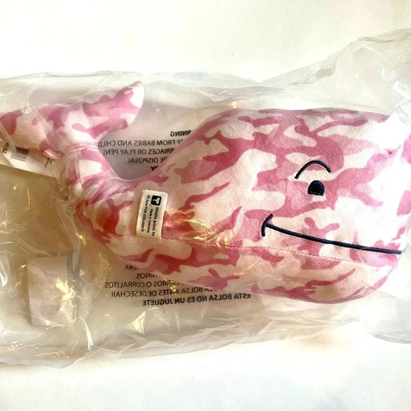 NWT Vineyard Vines Pink Battle Camo Breast Cancer Awareness Whale Plush 16" Long - Picture 2 of 3